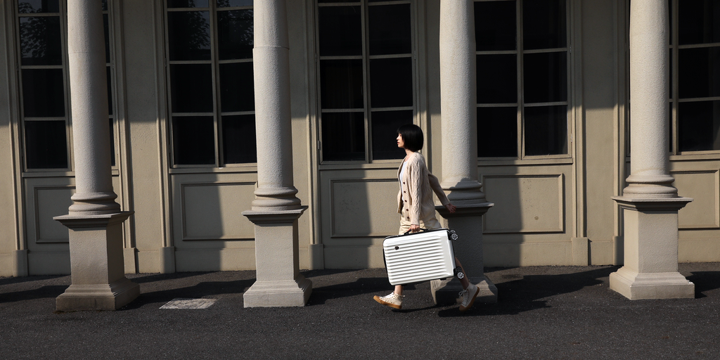女性の一人旅を快適にするスーツケースと旅先の選び方