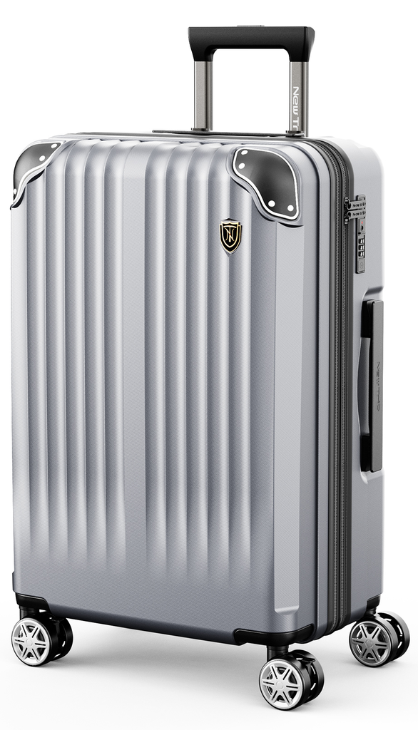 New Trip 0201 Plusは、100%PC素材を採用した軽量モデル。