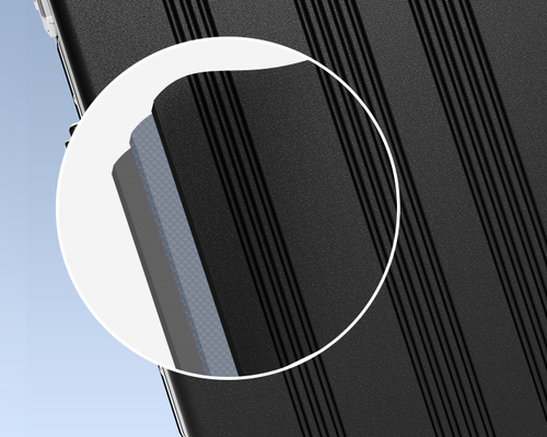 スーツケースの素材は大きく分けてハードケースとソフトケースの2種類があります。