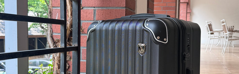 防水スーツケースを選ぶうえで重要なのは、素材・構造・ディテールという「機能の中身」です。