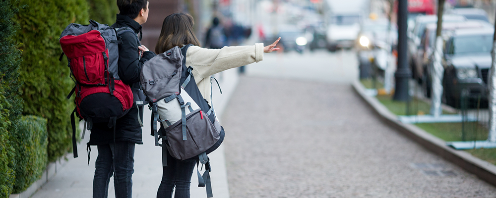 一般的に、スーツケースの容量(リットル数)は「宿泊日数 × 10/20L」を目安にすると分かりやすいと言われています。