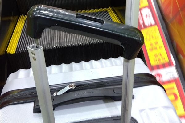 プルハンドルやトップハンドルは、手で触れる部分だからこそ、清潔に保つことが重要です。