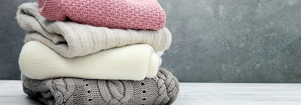 冬服の収納で大事なのは、シワを防ぎつつ、できるだけコンパクトにまとめること。