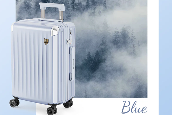 派手すぎないマットな質感や、上品な光沢感があるものを選べば、どんな服装にもマッチします。