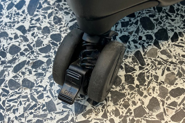 キャスターの故障は、走行性を損ない、旅のストレスを倍増させます。