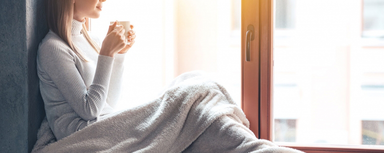 寝る前のひと手間で、旅の疲れを翌日に持ち越さない「夜の温活」を始めましょう。