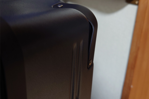 ボディの傷や凹みは避けられませんが、致命的な破損は防げます。