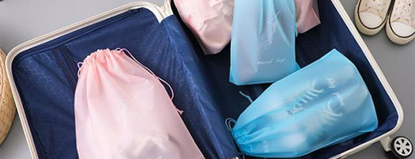 市場にある多くのスーツケースは、真ん中で真っ二つに分かれる「5:5」の構造です。