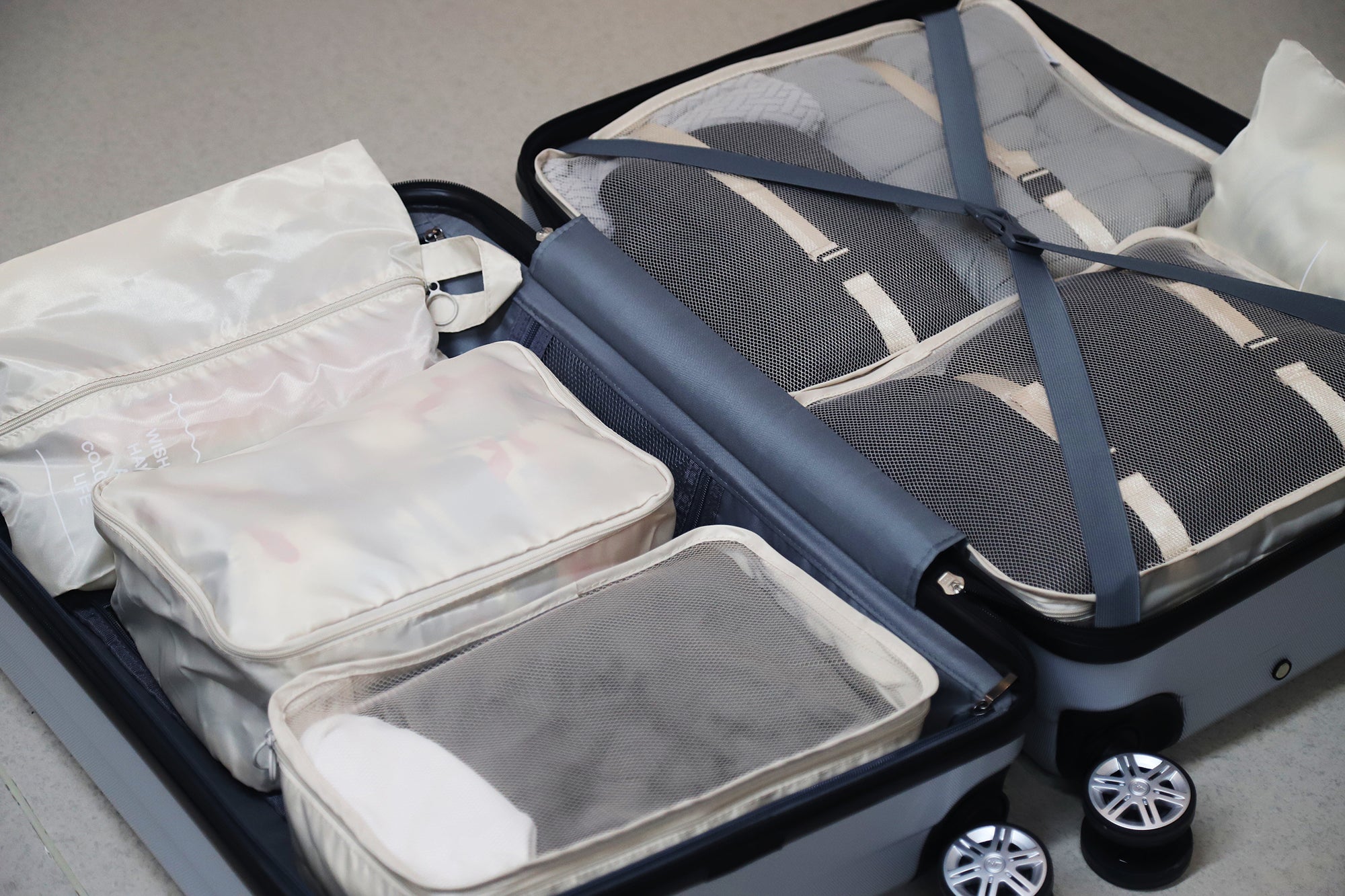スーツケースのサイズ選びって、ただ「何泊か」だけじゃなく、旅行のタイプや荷物の特徴で変わってくるんです。