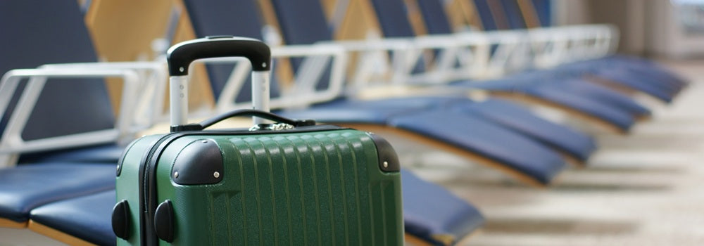 スーツケースが壊れた時の応急処置と、日本の主要空港で利用できる修理サービスを解説。