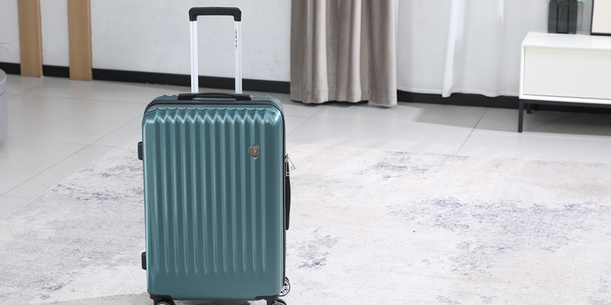 「Sサイズ」とひとことで言っても、容量・構造・素材によって使い勝手は大きく変わります。